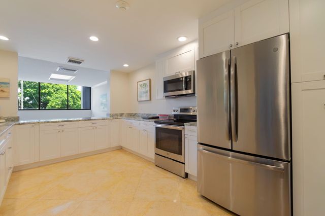 5600 N Flagler Drive 2201, West Palm Beach, FL 33407