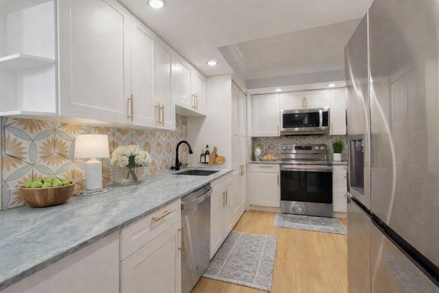 5600 N Flagler Drive 2201, West Palm Beach, FL 33407