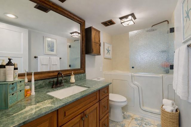 5600 N Flagler Drive 2201, West Palm Beach, FL 33407