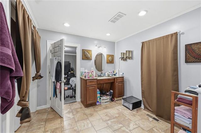 209 W Nebraska Avenue, St Joseph, MO 64504