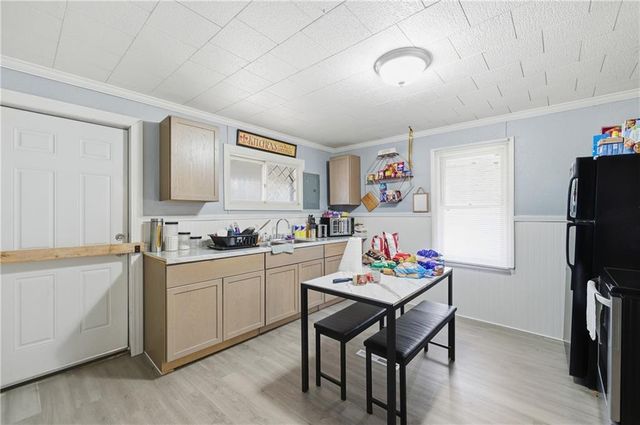 209 W Nebraska Avenue, St Joseph, MO 64504