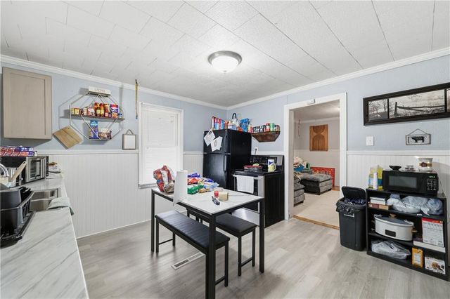 209 W Nebraska Avenue, St Joseph, MO 64504