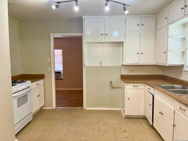 102 SHRINE AVE, San Antonio, TX 78221