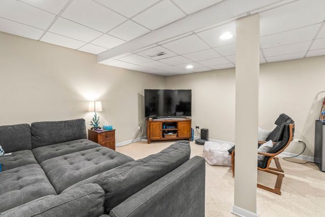 33805 N Oak Street, Grayslake, IL 60030