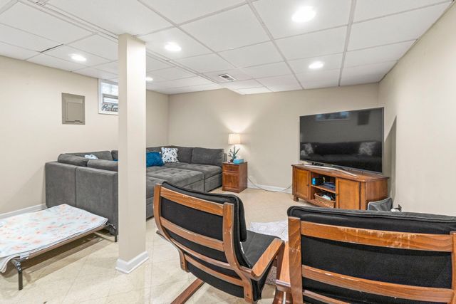 33805 N Oak Street, Grayslake, IL 60030