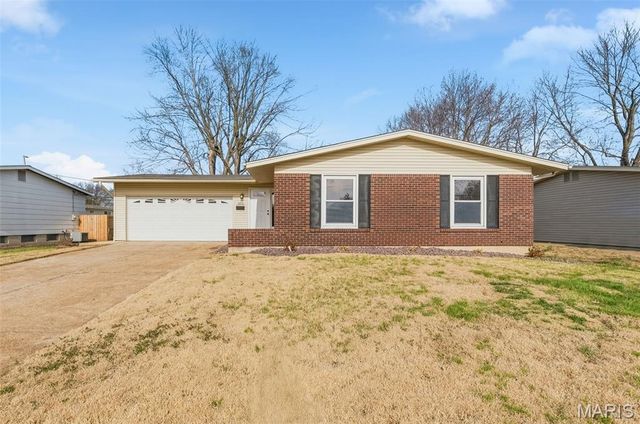 1475 Loveland Drive, Florissant, MO 63031