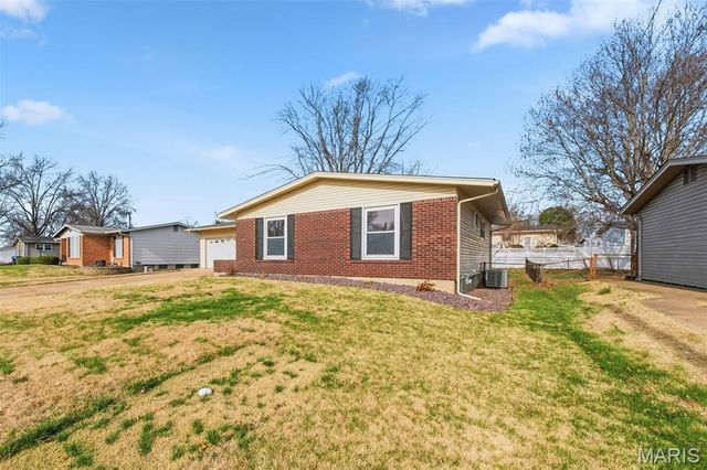 1475 Loveland Drive, Florissant, MO 63031