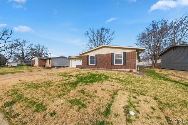 1475 Loveland Drive, Florissant, MO 63031