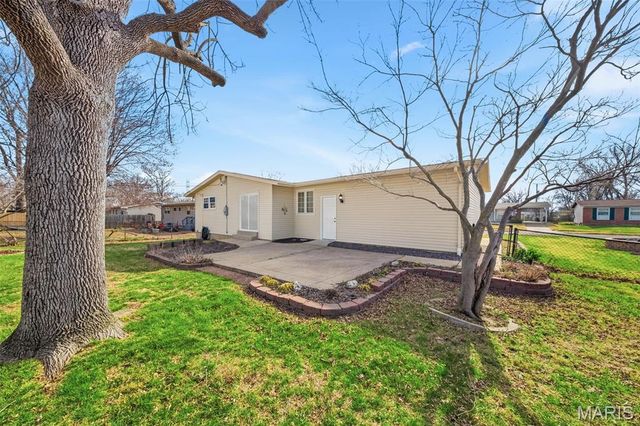 1475 Loveland Drive, Florissant, MO 63031