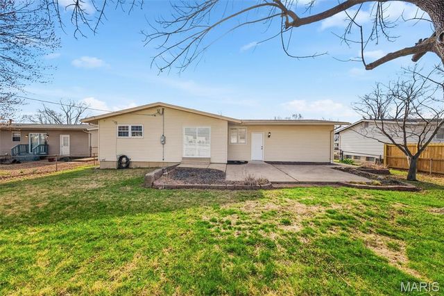 1475 Loveland Drive, Florissant, MO 63031