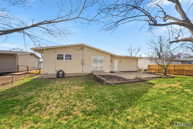 1475 Loveland Drive, Florissant, MO 63031