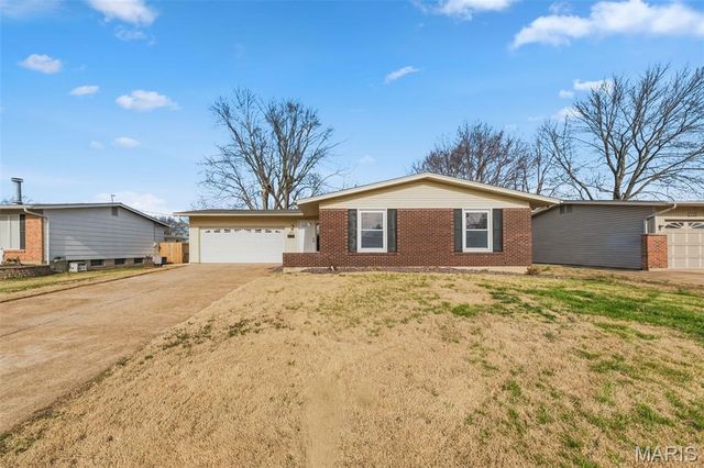 1475 Loveland Drive, Florissant, MO 63031