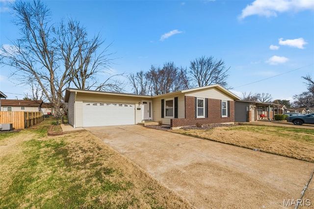 1475 Loveland Drive, Florissant, MO 63031