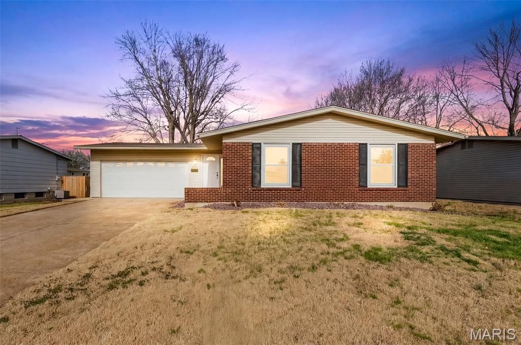 1475 Loveland Drive, Florissant, MO 63031