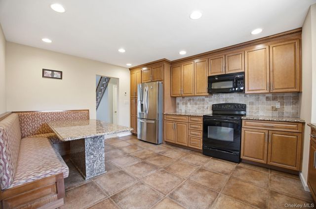 157 Rose Lane, New Hyde Park, NY 11040