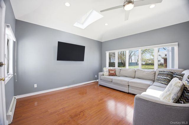 157 Rose Lane, New Hyde Park, NY 11040