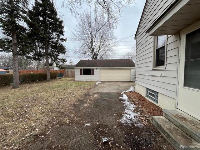 16572 Rosemary, Fraser, MI 48026