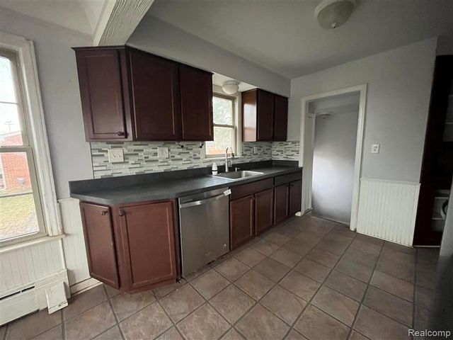 16572 Rosemary, Fraser, MI 48026