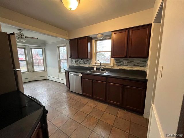 16572 Rosemary, Fraser, MI 48026