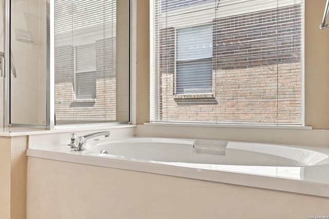 6310 Jade Gln, San Antonio, TX 78249
