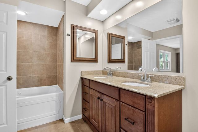 606 Briarwood Court, Elwood, IL 60421