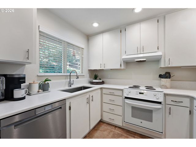 3872 BOTTICELLI St, Lake Oswego, OR 97035