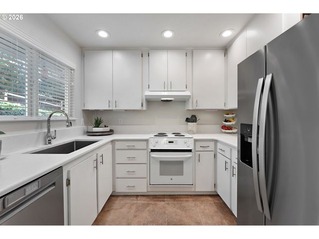 3872 BOTTICELLI St, Lake Oswego, OR 97035