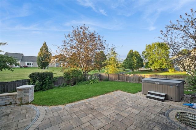 332 Red Rock Lane, Elgin, IL 60124