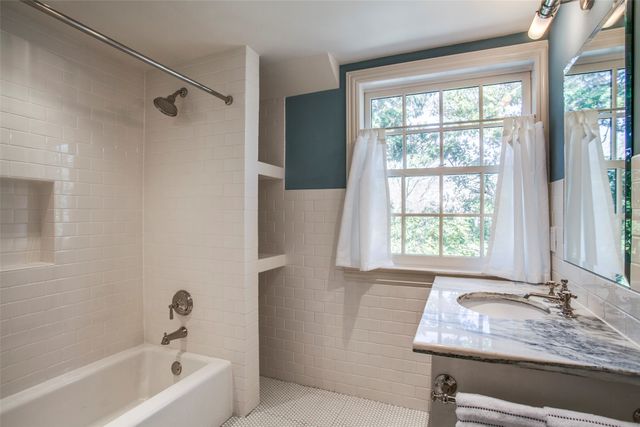 6840 Lorna Lane, Dallas, TX 75214