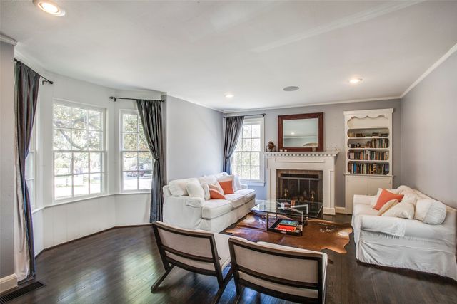 6840 Lorna Lane, Dallas, TX 75214