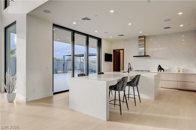 5555 Teco Avenue, Las Vegas, NV 89118