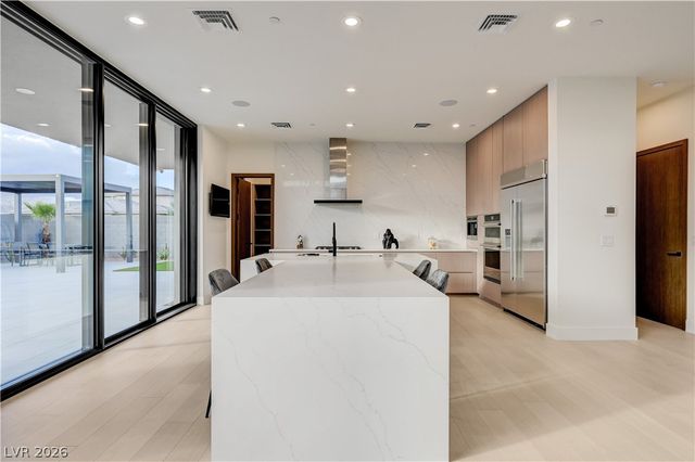 5555 Teco Avenue, Las Vegas, NV 89118