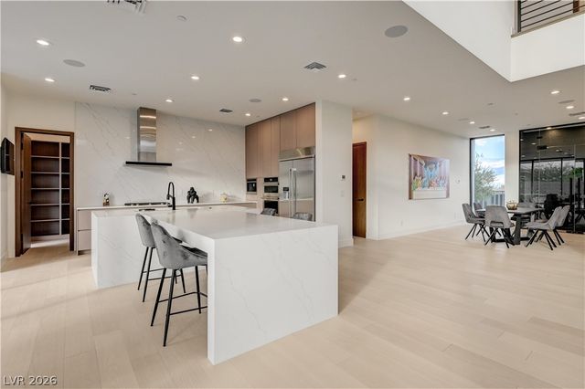 5555 Teco Avenue, Las Vegas, NV 89118