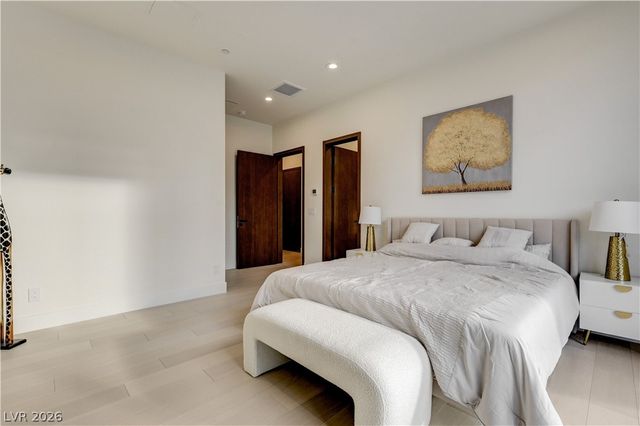 5555 Teco Avenue, Las Vegas, NV 89118