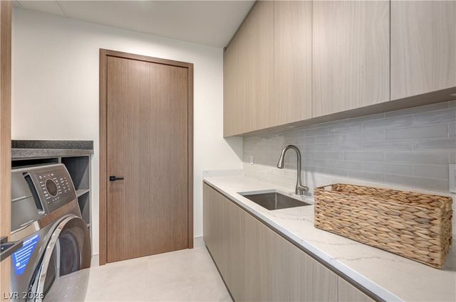 5555 Teco Avenue, Las Vegas, NV 89118