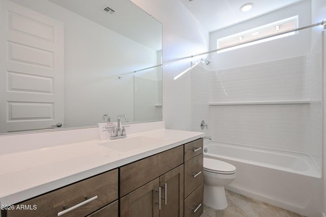 7824 W TETHER Trail, Peoria, AZ 85383