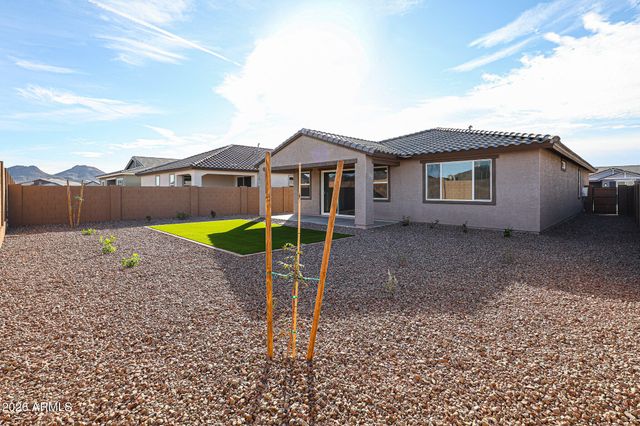 7824 W TETHER Trail, Peoria, AZ 85383