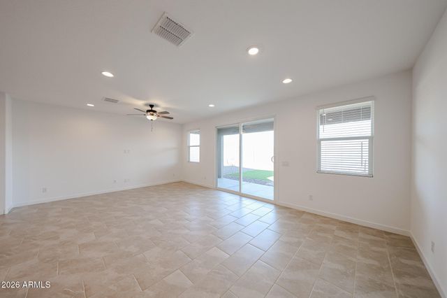 7824 W TETHER Trail, Peoria, AZ 85383