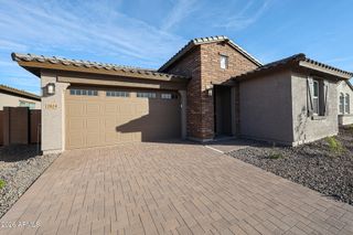 7824 W TETHER Trail, Peoria, AZ 85383