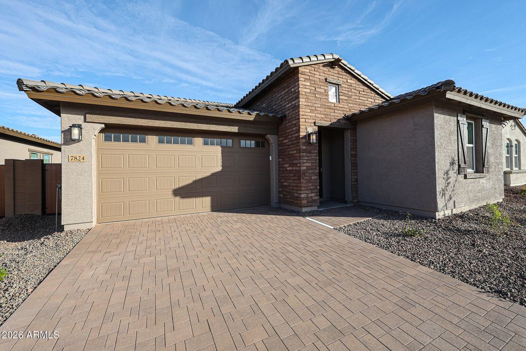 7824 W TETHER Trail, Peoria, AZ 85383