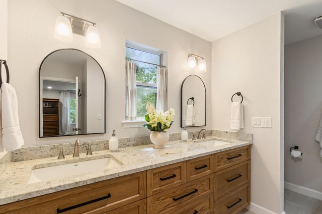 401 Greenwood Way, Niceville, FL 32578