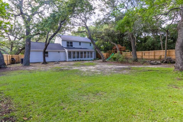 401 Greenwood Way, Niceville, FL 32578