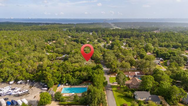 401 Greenwood Way, Niceville, FL 32578