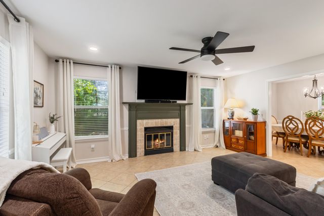 401 Greenwood Way, Niceville, FL 32578