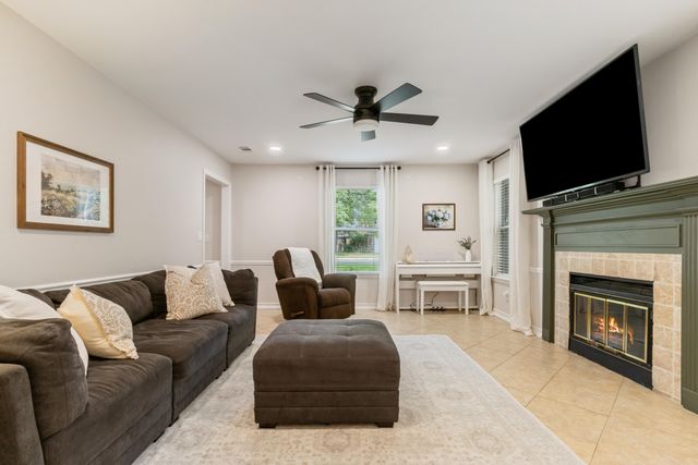 401 Greenwood Way, Niceville, FL 32578