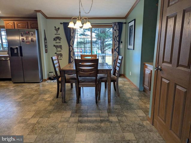 3 HAWTHORNE LN, Hamburg, PA 19526