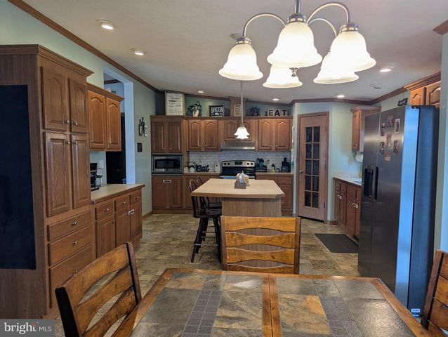 3 HAWTHORNE LN, Hamburg, PA 19526