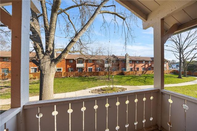 9551 Outlook Drive, Overland Park, KS 66207