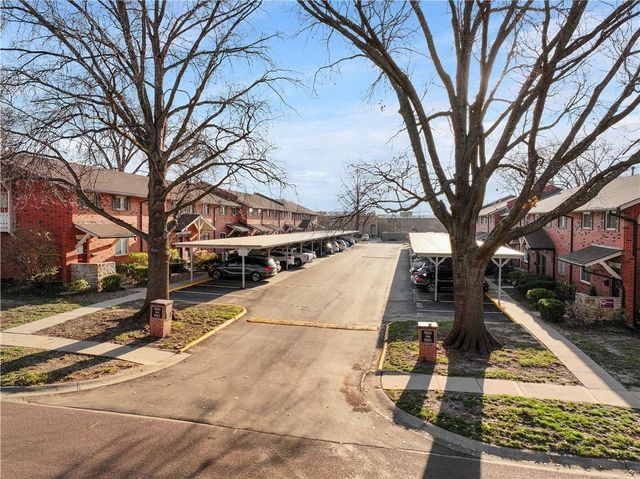 9551 Outlook Drive, Overland Park, KS 66207