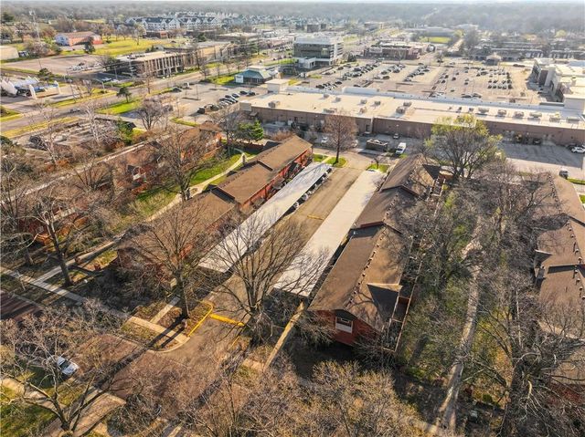 9551 Outlook Drive, Overland Park, KS 66207